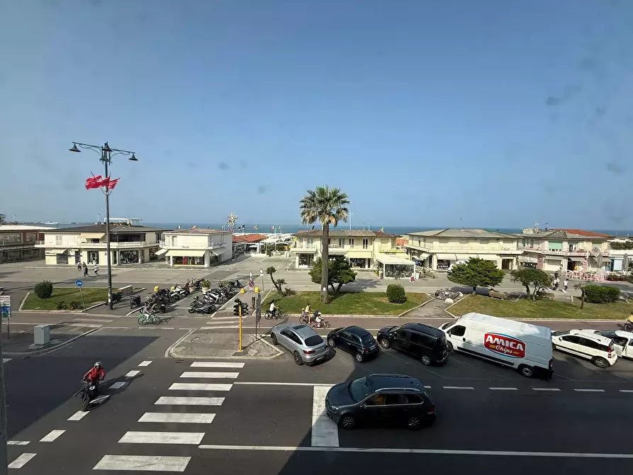 Immagine 5 di Appartamento in vendita  in Carducci a Viareggio