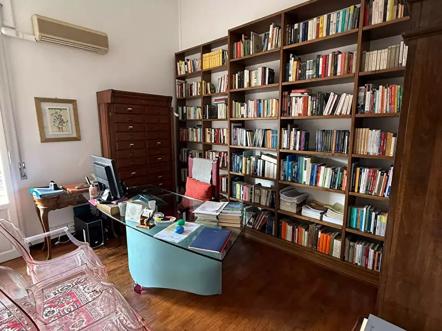 Immagine 9 di Appartamento in vendita  in Carducci a Viareggio