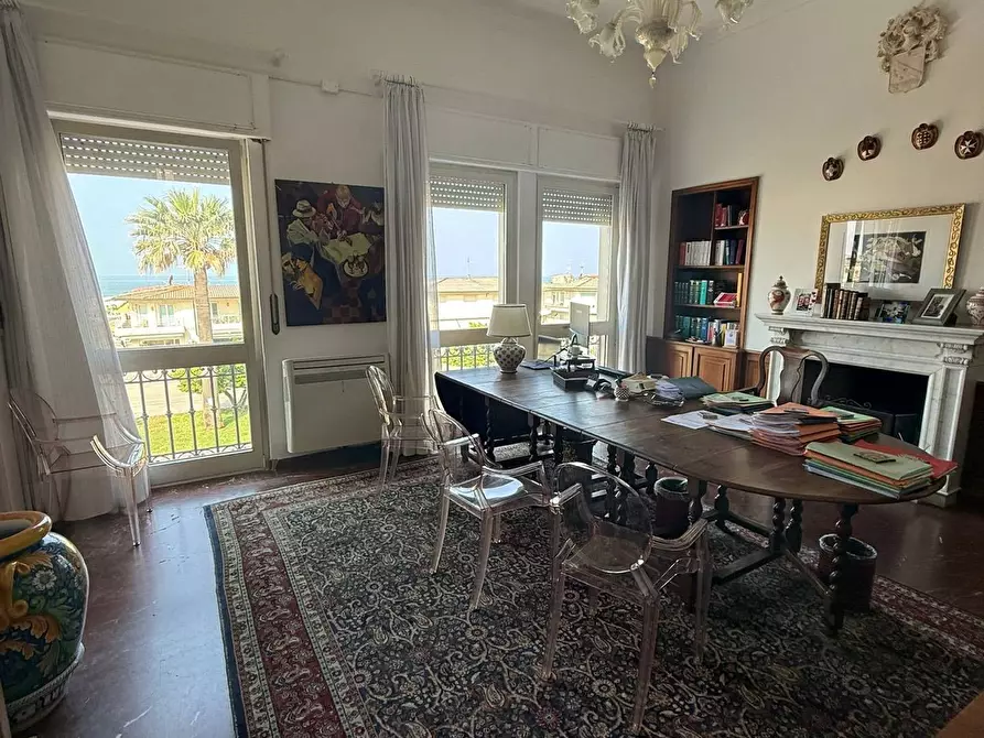 Immagine 11 di Appartamento in vendita  in Carducci a Viareggio