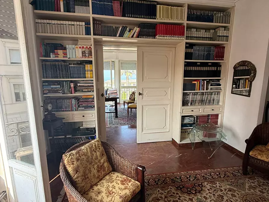 Immagine 12 di Appartamento in vendita  in Carducci a Viareggio