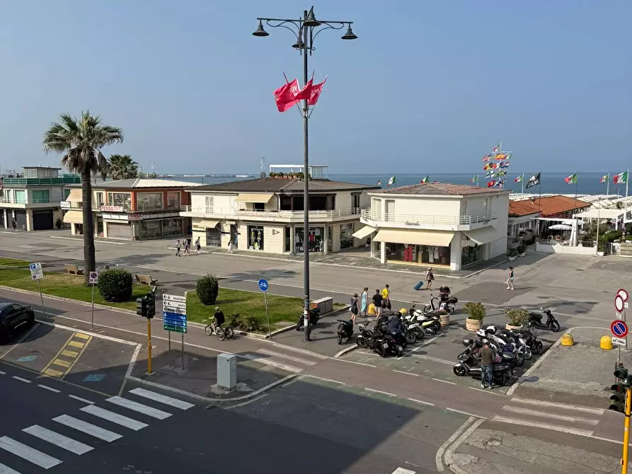 Immagine 14 di Appartamento in vendita  in Carducci a Viareggio