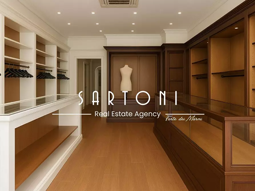 Immagine 3 di Locale commerciale in affitto  in Viale Carducci a Viareggio