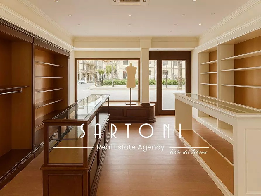 Immagine 4 di Locale commerciale in affitto  in Viale Carducci a Viareggio