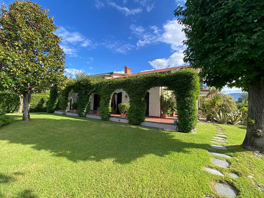 Immagine 1 di Villa in vendita  in Francesco Donati a Forte Dei Marmi