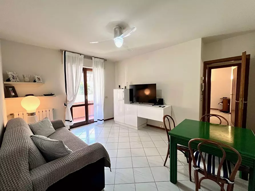 Immagine 3 di Appartamento in vendita  in Via Leonardo da Vinci a Viareggio