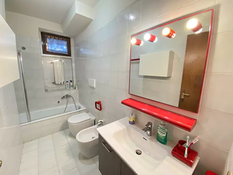 Immagine 8 di Appartamento in vendita  in Via Leonardo da Vinci a Viareggio