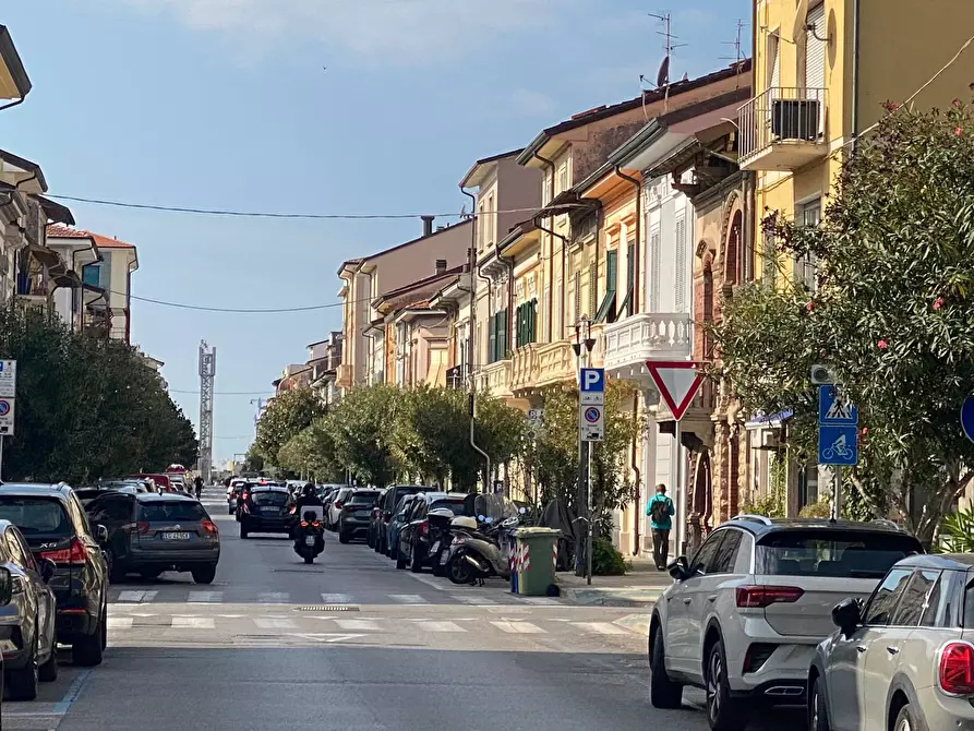 Immagine 21 di Appartamento in vendita  in Via Leonardo da Vinci a Viareggio