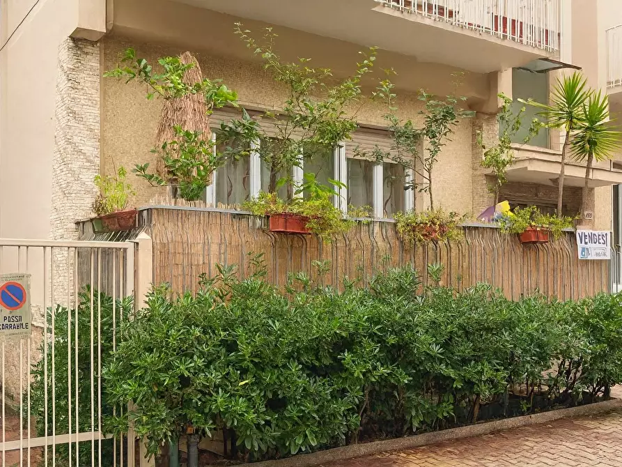 Immagine 2 di Appartamento in vendita  in Via Buonarroti a Viareggio