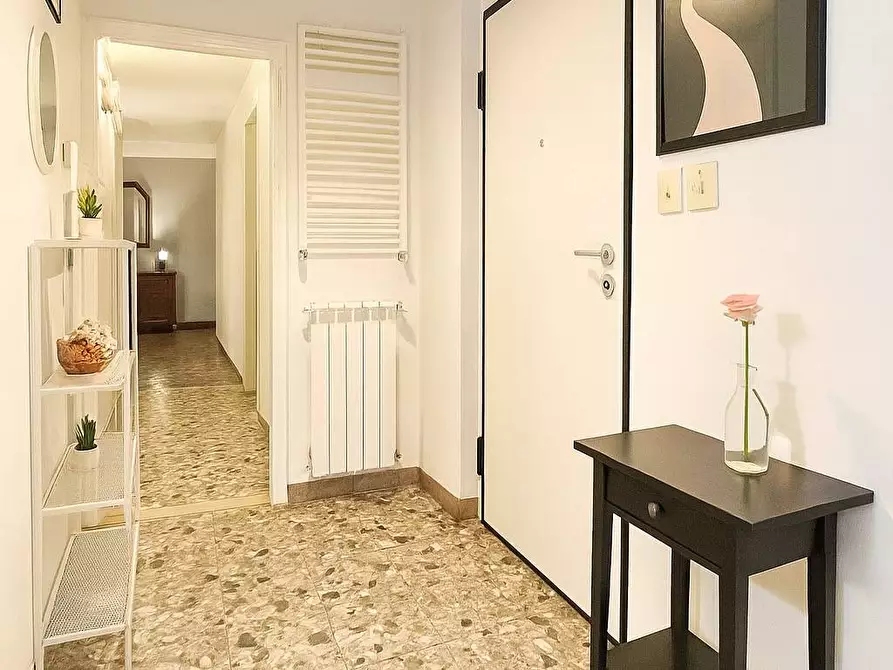 Immagine 3 di Appartamento in vendita  in Via Buonarroti a Viareggio