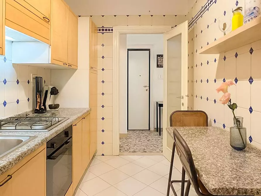 Immagine 8 di Appartamento in vendita  in Via Buonarroti a Viareggio