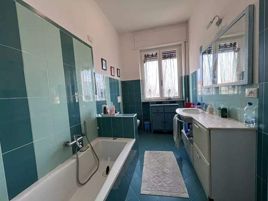 Immagine 18 di Appartamento in vendita  a Viareggio