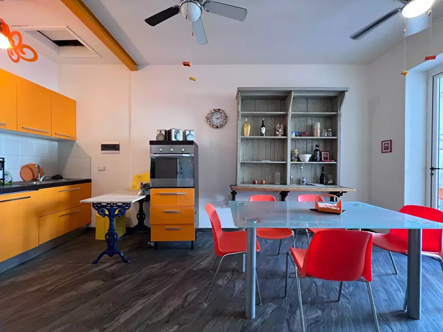 Immagine 11 di Appartamento in vendita  a Viareggio