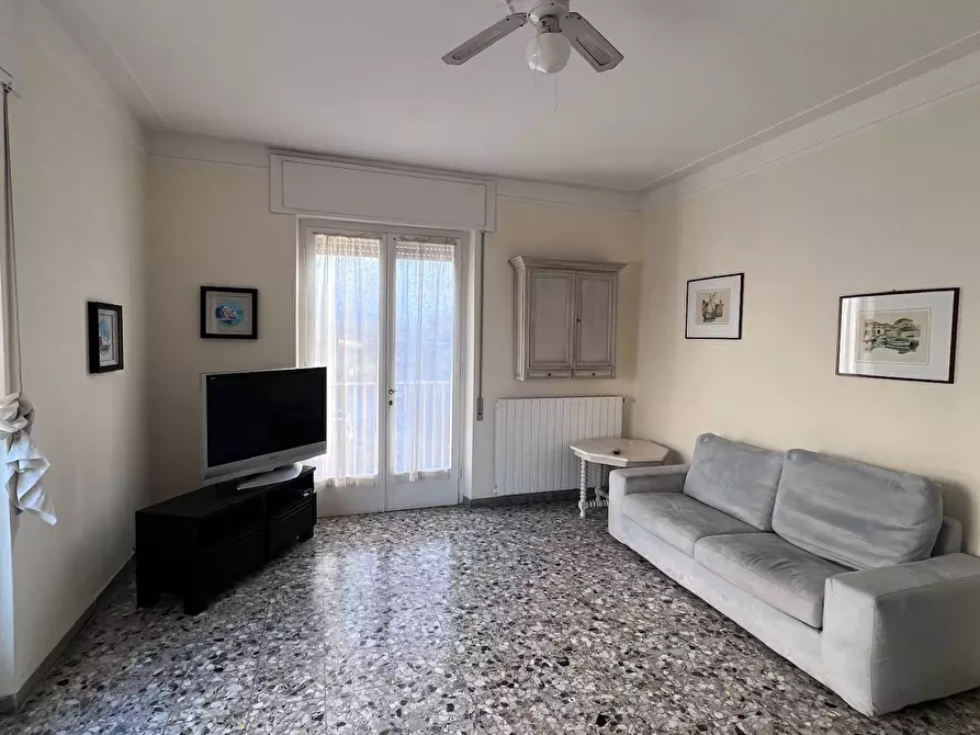 Immagine 2 di Appartamento in vendita  a Viareggio