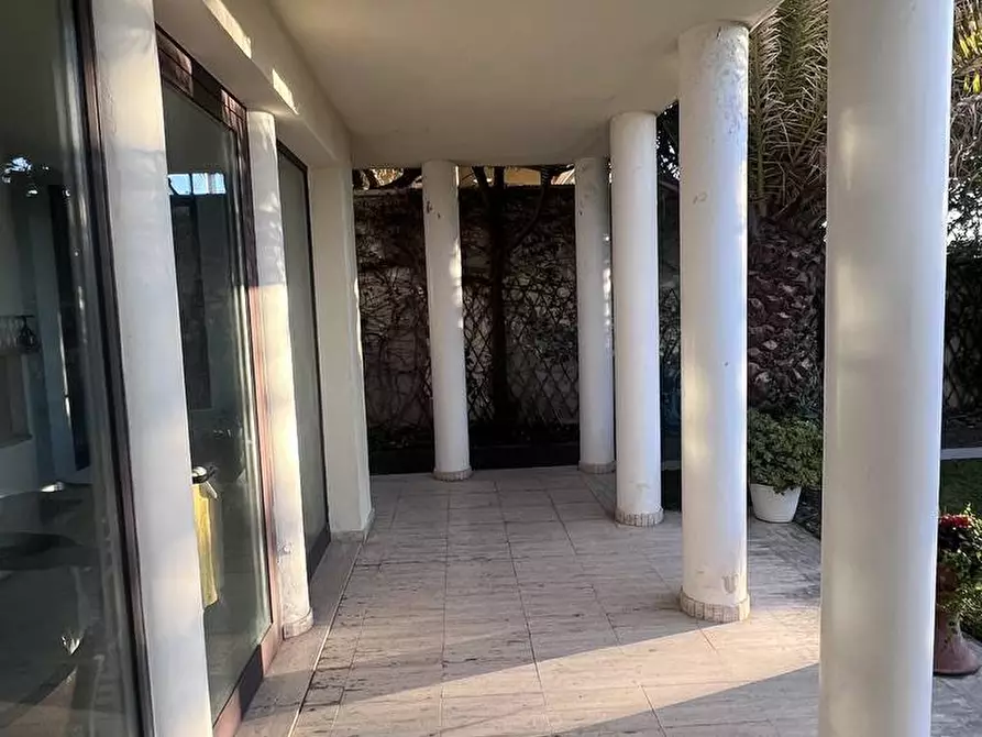 Immagine 3 di Appartamento in vendita  in Viale Manin a Viareggio