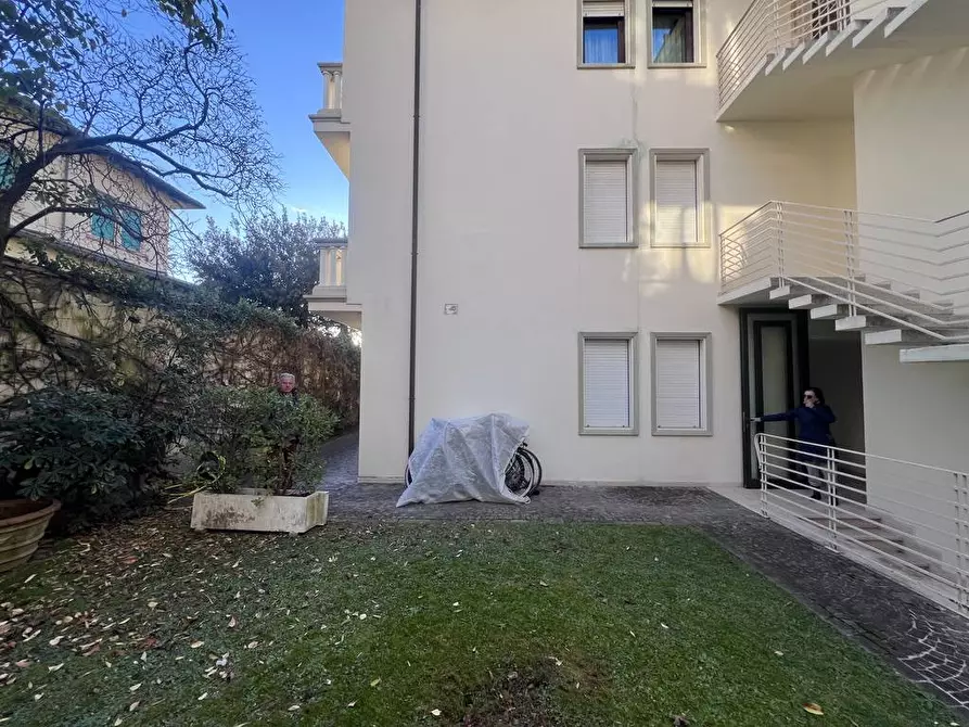 Immagine 5 di Appartamento in vendita  in Viale Manin a Viareggio