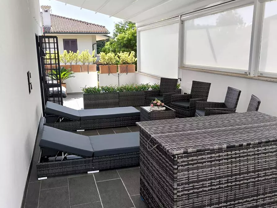 Immagine 26 di Villetta a schiera in vendita  in 1 maggio a Montignoso