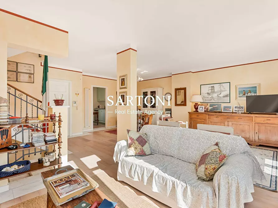 Immagine 2 di Casa indipendente in vendita  in Via Virgilio a Viareggio