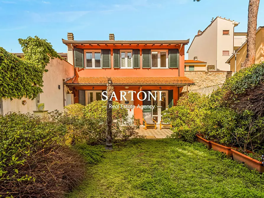 Immagine 25 di Casa indipendente in vendita  in Via Virgilio a Viareggio