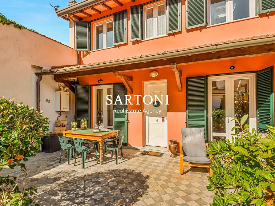 Immagine 26 di Casa indipendente in vendita  in Via Virgilio a Viareggio