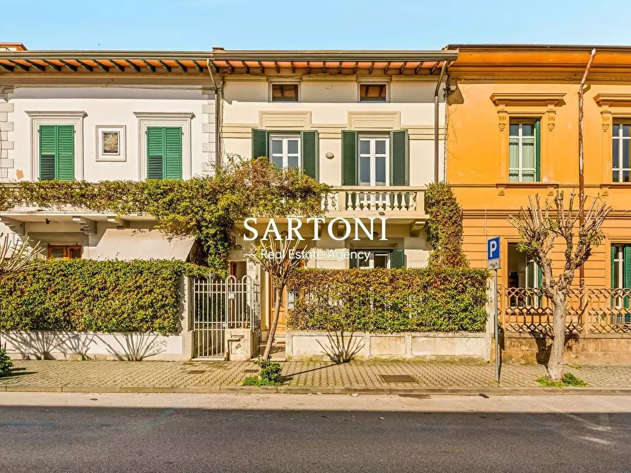 Immagine 40 di Casa indipendente in vendita  in Via Virgilio a Viareggio
