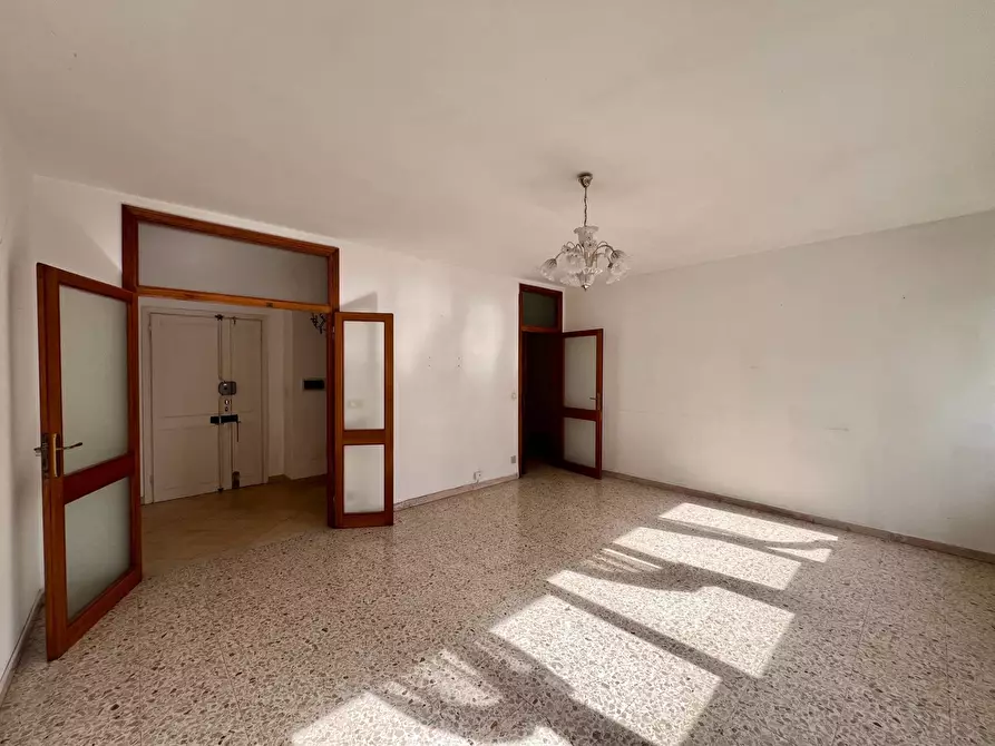 Immagine 4 di Appartamento in vendita  in Via Giovanni bosco a Viareggio