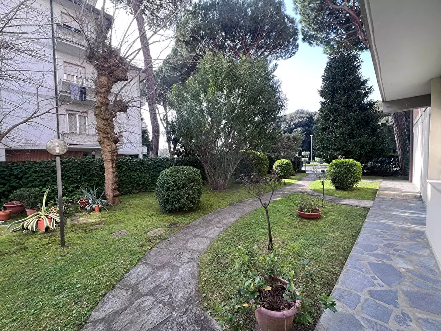 Immagine 26 di Appartamento in vendita  in Via Giovanni bosco a Viareggio