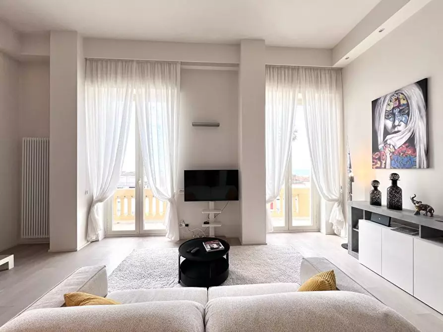 Immagine 3 di Appartamento in vendita  in Via Giuseppe Barellai a Viareggio