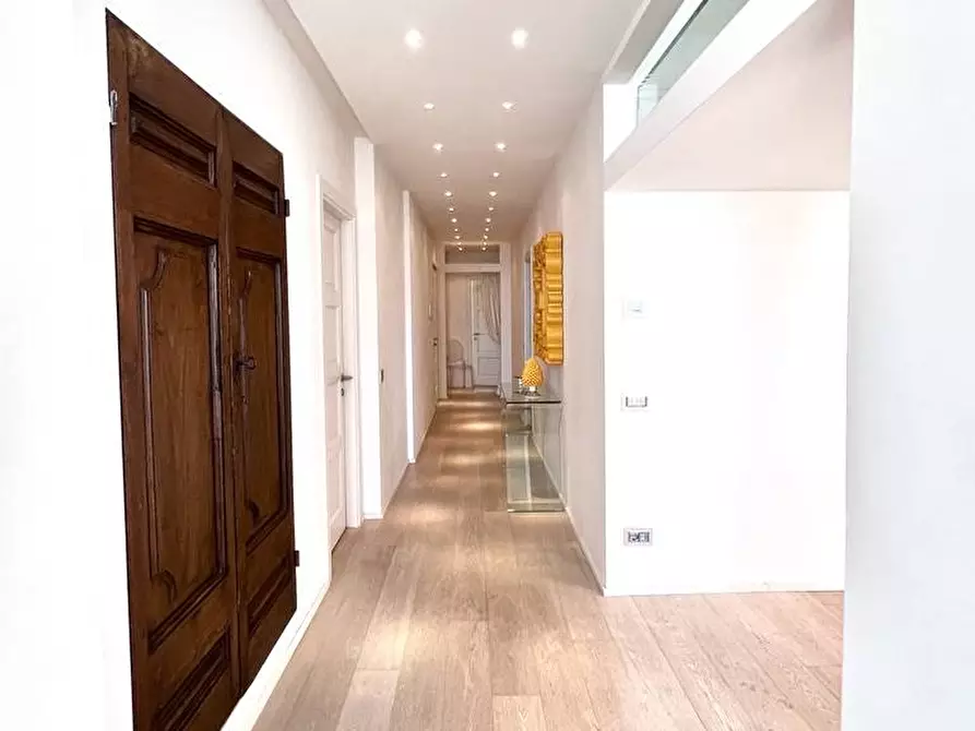 Immagine 6 di Appartamento in vendita  in Via Giuseppe Barellai a Viareggio