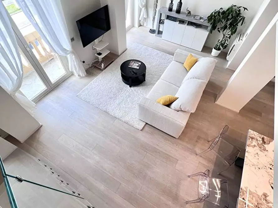 Immagine 14 di Appartamento in vendita  in Via Giuseppe Barellai a Viareggio