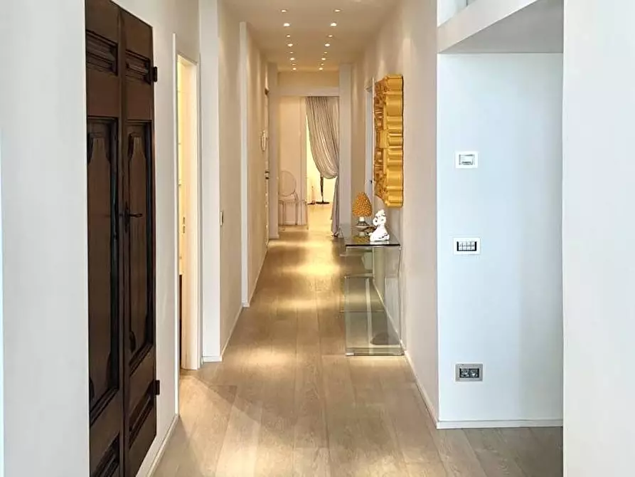 Immagine 17 di Appartamento in vendita  in Via Giuseppe Barellai a Viareggio