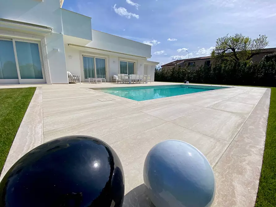 Immagine 5 di Villa in vendita  a Pietrasanta