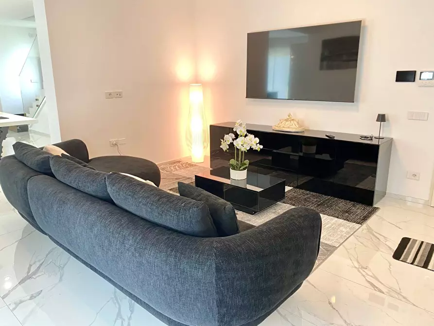 Immagine 9 di Villa in vendita  a Pietrasanta