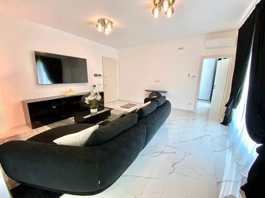 Immagine 8 di Villa in vendita  a Pietrasanta