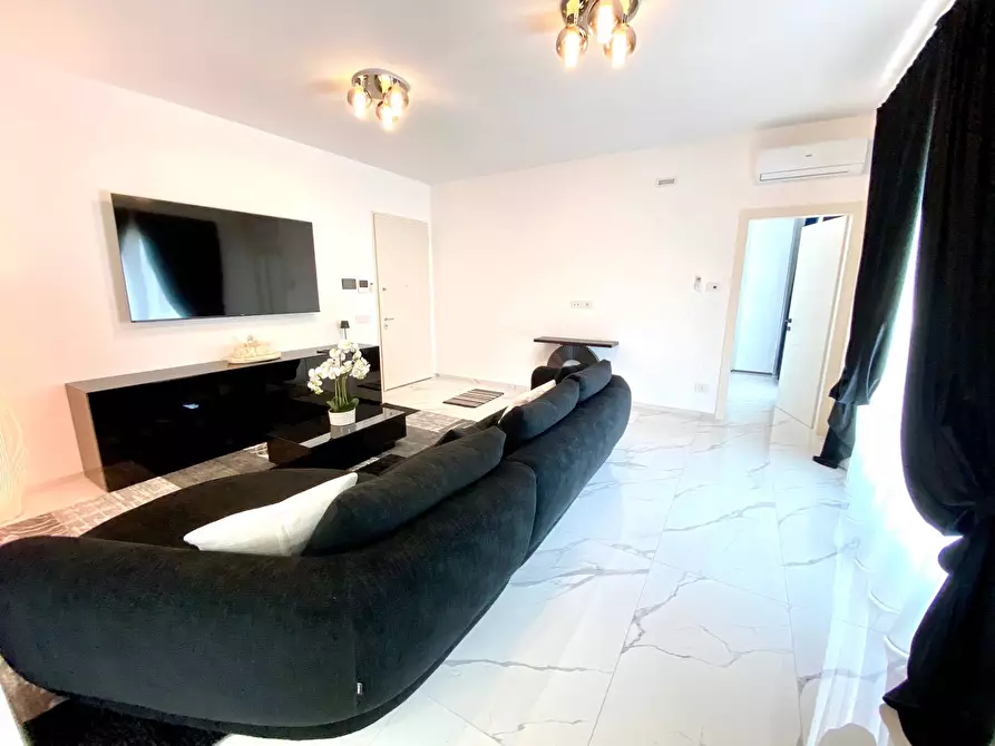 Immagine 10 di Villa in vendita  a Pietrasanta