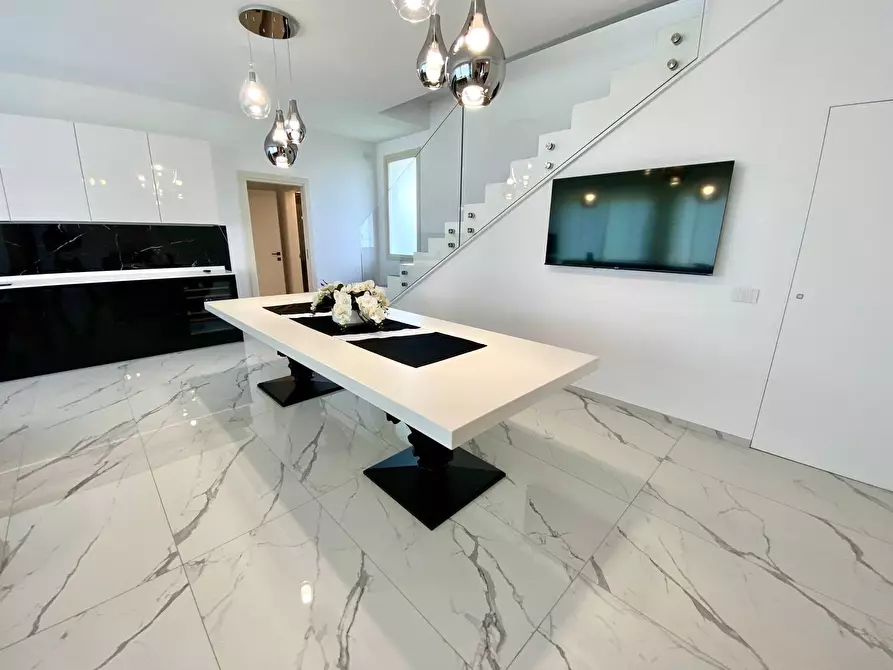 Immagine 11 di Villa in vendita  a Pietrasanta