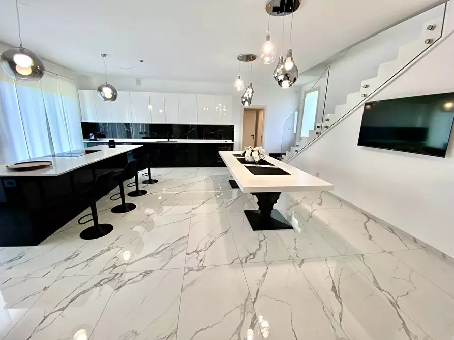 Immagine 7 di Villa in vendita  a Pietrasanta