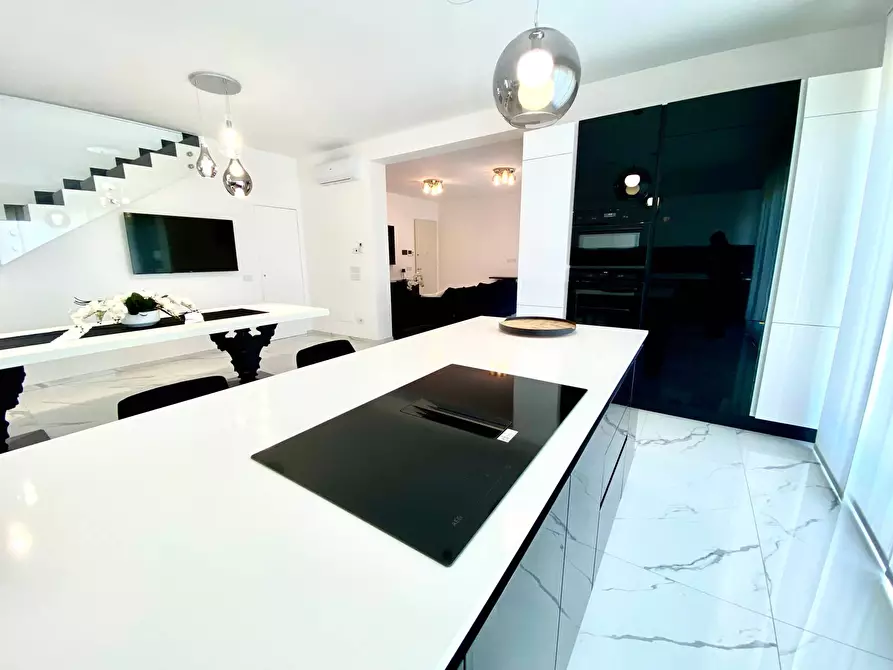 Immagine 13 di Villa in vendita  a Pietrasanta
