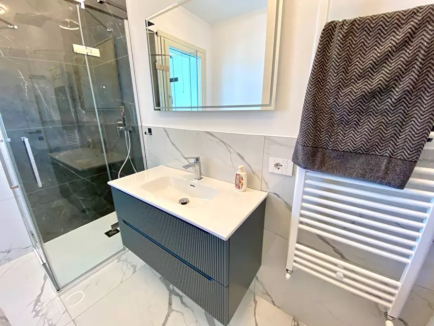 Immagine 18 di Villa in vendita  a Pietrasanta