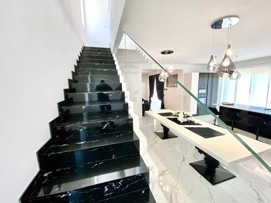 Immagine 19 di Villa in vendita  a Pietrasanta