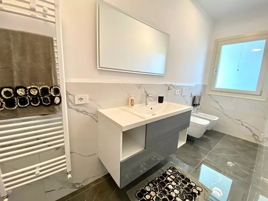 Immagine 22 di Villa in vendita  a Pietrasanta