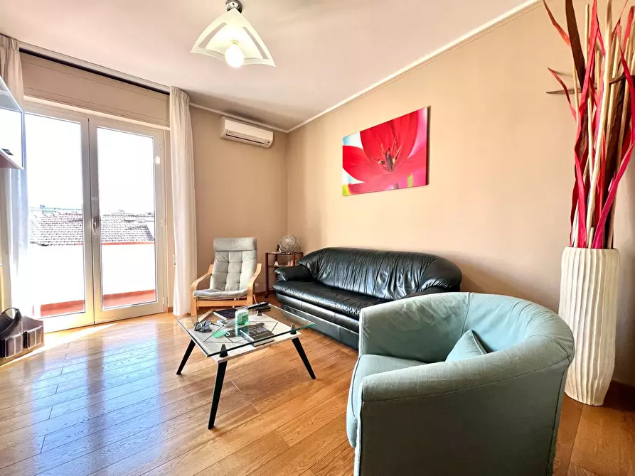 Immagine 2 di Appartamento in vendita  in Via Carlo Pisacane a Viareggio