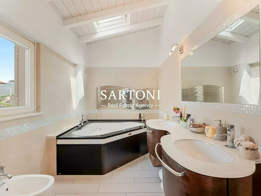 Immagine 15 di Villa in vendita  in Via del Paduletto a Camaiore