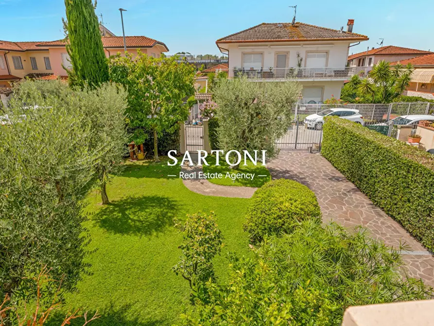Immagine 24 di Villa in vendita  in Via del Paduletto a Camaiore