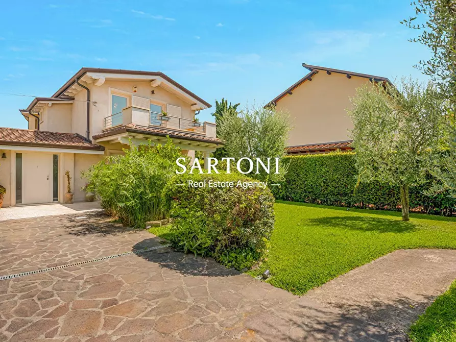 Immagine 26 di Villa in vendita  in Via del Paduletto a Camaiore