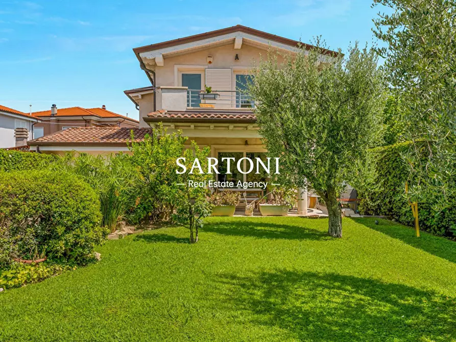 Immagine 27 di Villa in vendita  in Via del Paduletto a Camaiore