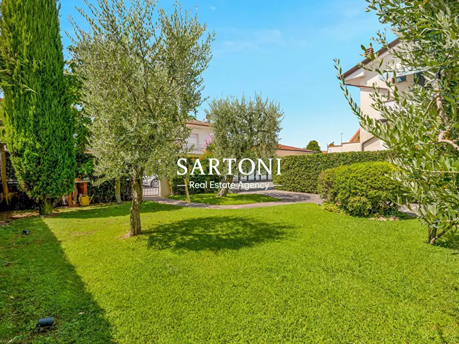 Immagine 28 di Villa in vendita  in Via del Paduletto a Camaiore