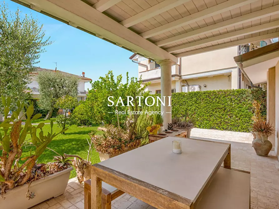 Immagine 29 di Villa in vendita  in Via del Paduletto a Camaiore