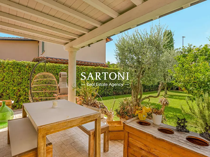 Immagine 30 di Villa in vendita  in Via del Paduletto a Camaiore