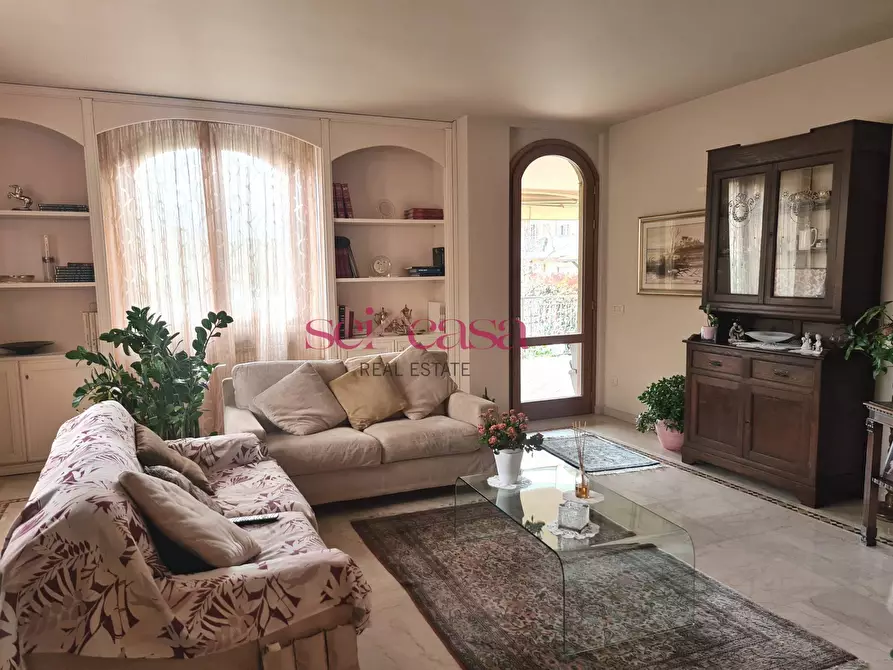 Immagine 3 di Villa in vendita  a Grosseto