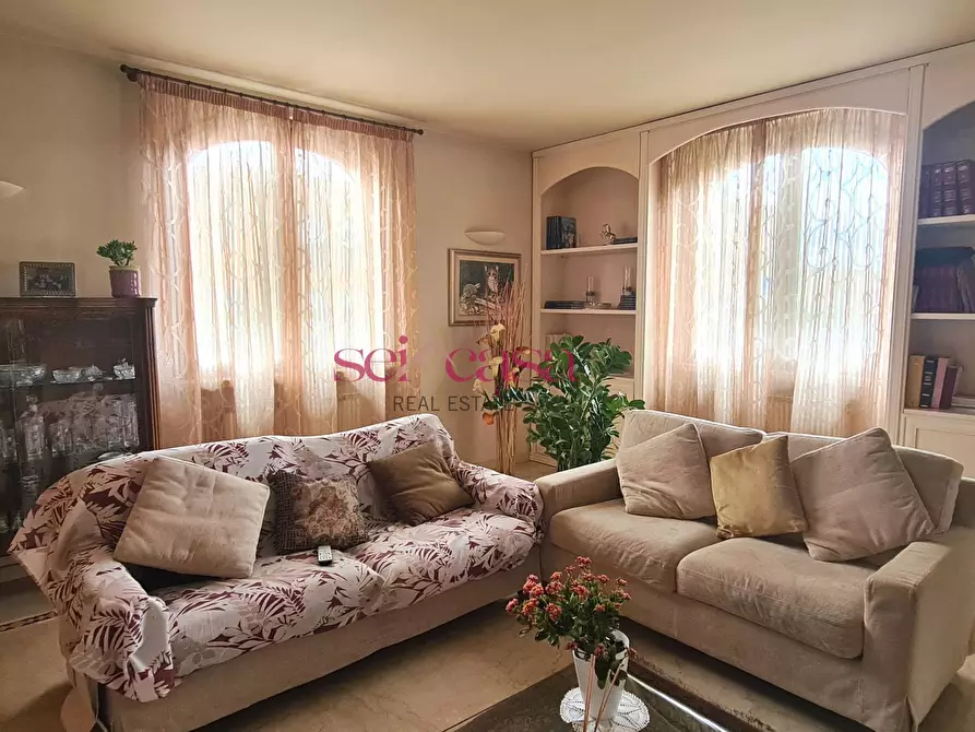 Immagine 2 di Villa in vendita  a Grosseto